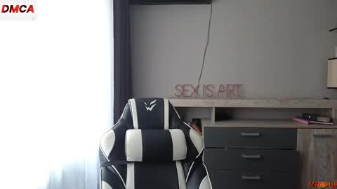 Snapshot of exstayz chatting on 02/04/26, 08:42 Sweetheart online show from 02/04/26, 08:42