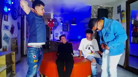 extrangers online show from 01/09/25, 12:09