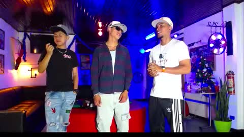 extrangers online show from 12/22/25, 01:19