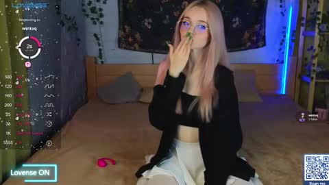 exxxcore_ online show from 10/19/25, 07:53