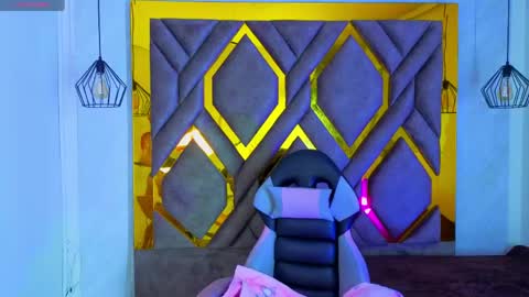 Snapshot of ey_im_simone_ chatting on 05/06/26, 12:10 online show from 05/06/26, 12:10