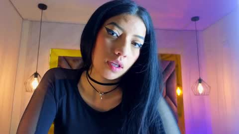 Snapshot of ey_im_simone_ chatting on 05/22/26, 12:22 online show from 05/22/26, 12:22