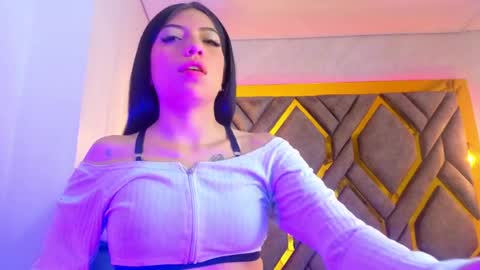 Snapshot of ey_im_simone_ chatting on 05/26/26, 12:23 online show from 05/26/26, 12:23
