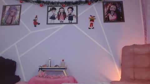 eyes_moonn online show from 11/30/25, 12:25