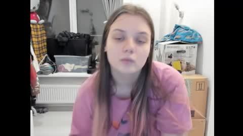 Snapshot of eyes_say_yes chatting on 02/15/26, 08:16 Yara online show from 02/15/26, 08:16