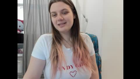 Snapshot of eyes_say_yes chatting on 02/18/26, 12:23 Yara online show from 02/18/26, 12:23