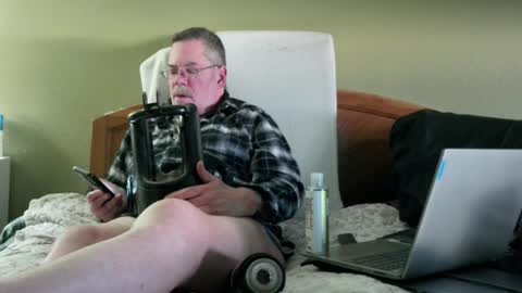 Eyeswideshut63 online show from 12/20/24, 07:50