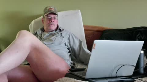 Eyeswideshut63 online show from 01/18/25, 06:43