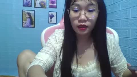 Snapshot of eyewet chatting on 04/19/26, 01:10 Eye online show from 04/19/26, 01:10