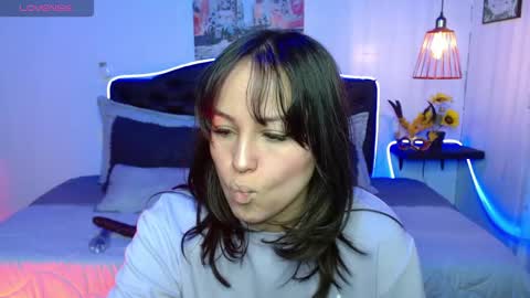 eymmy_24 online show from 10/23/25, 02:33