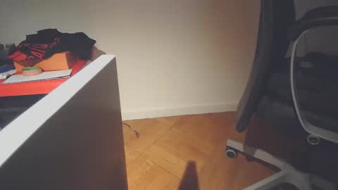 Snapshot of ezcoda chatting on 11/26/25, 12:22 EZCODA online show from 11/26/25, 12:22