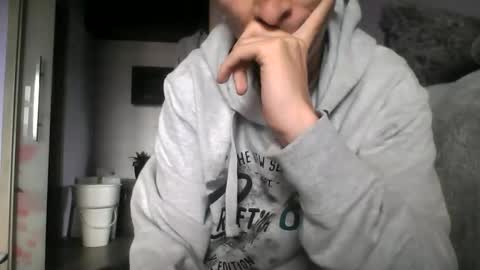 Snapshot of ezel004 chatting on 11/02/25, 09:00 ezel004 online show from 11/02/25, 09:00