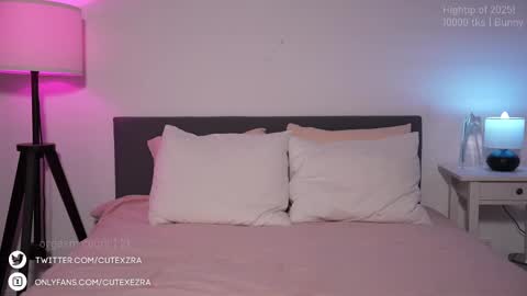 Snapshot of ezra chatting on 02/27/25, 09:58 Ezra online show from 02/27/25, 09:58