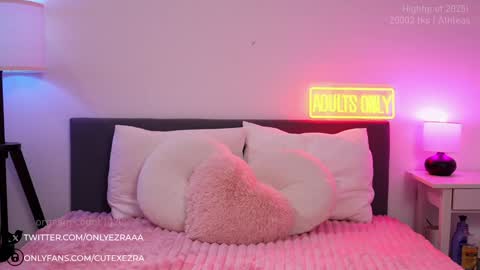 Snapshot of ezra chatting on 10/01/25, 09:43 Ezra online show from 10/01/25, 09:43