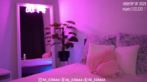 Snapshot of ezra chatting on 12/01/25, 10:15 Ezra online show from 12/01/25, 10:15