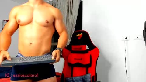 Ezzio Scolaro online show from 11/23/25, 01:05