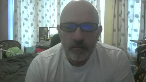 Snapshot of f1zzeek chatting on 03/10/26, 03:28 f1zzeek online show from 03/10/26, 03:28