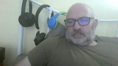 Snapshot of f1zzeek chatting on 03/12/26, 10:10 f1zzeek online show from 03/12/26, 10:10