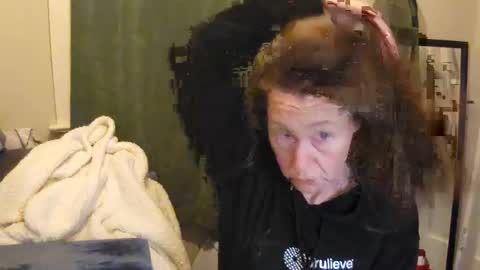 Snapshot of faberini chatting on 12/30/24, 05:15 FabOmobono online show from 12/30/24, 05:15