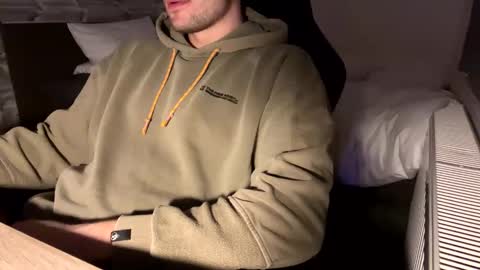 Snapshot of fabian_196 chatting on 12/02/24, 08:33 Call me bitch online show from 12/02/24, 08:33