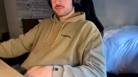 Snapshot of fabian_196 chatting on 12/27/24, 01:18 Call me bitch online show from 12/27/24, 01:18