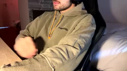 Snapshot of fabian_196 chatting on 01/05/25, 11:26 Call me bitch online show from 01/05/25, 11:26