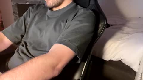 Snapshot of fabian_196 chatting on 01/06/25, 06:10 Call me bitch online show from 01/06/25, 06:10