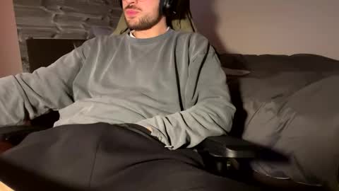 Snapshot of fabian_196 chatting on 01/26/25, 05:44 Call me bitch online show from 01/26/25, 05:44