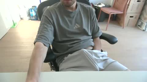 Snapshot of fabian_196 chatting on 04/22/26, 05:25 Call me bitch online show from 04/22/26, 05:25