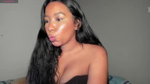 Snapshot of fabianna_laraa chatting on 05/27/26, 01:57 Thianna online show from 05/27/26, 01:57