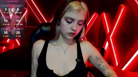Snapshot of fabzy_fab chatting on 05/23/26, 12:20 fabzy online show from 05/23/26, 12:20
