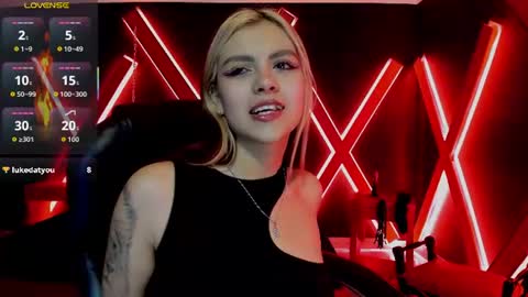 Snapshot of fabzy_fab chatting on 06/12/26, 11:53 fabzy online show from 06/12/26, 11:53