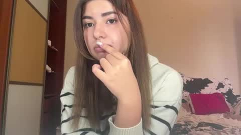 Snapshot of faebeeck chatting on 07/11/26, 10:29 Marie online show from 07/11/26, 10:29