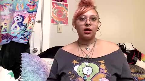 Snapshot of faemami chatting on 10/04/25, 02:37 FaeBae online show from 10/04/25, 02:37