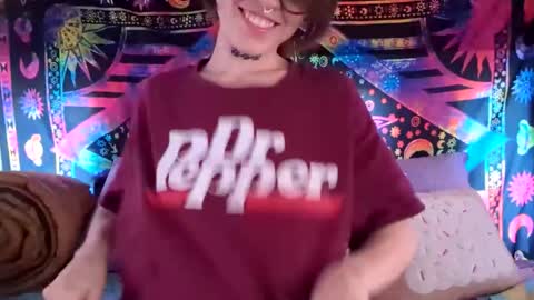 Snapshot of faerienugs chatting on 04/10/26, 10:25 Faerie 3 online show from 04/10/26, 10:25