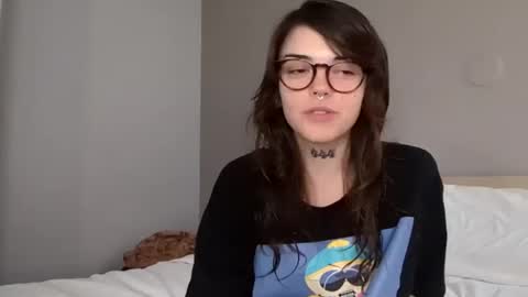 Snapshot of faerienugs chatting on 04/16/26, 09:39 Faerie 3 online show from 04/16/26, 09:39