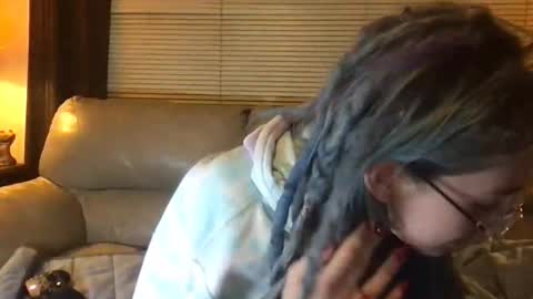 Snapshot of faexoxoxo chatting on 02/20/25, 11:42 Fae online show from 02/20/25, 11:42