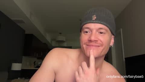 Snapshot of fairybae5 chatting on 11/28/25, 07:44 Travis online show from 11/28/25, 07:44