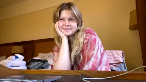 Snapshot of fairydreams_ chatting on 12/11/24, 02:54 Arisha online show from 12/11/24, 02:54