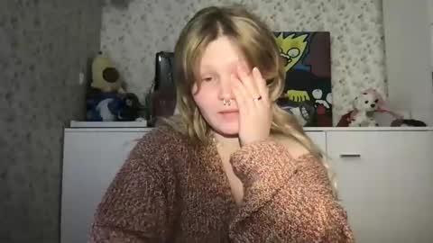 Snapshot of fairydreams_ chatting on 12/16/24, 01:11 Arisha online show from 12/16/24, 01:11