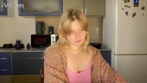 Snapshot of fairydreams_ chatting on 12/18/24, 01:12 Arisha online show from 12/18/24, 01:12