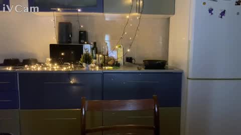 Snapshot of fairydreams_ chatting on 12/18/24, 04:17 Arisha online show from 12/18/24, 04:17