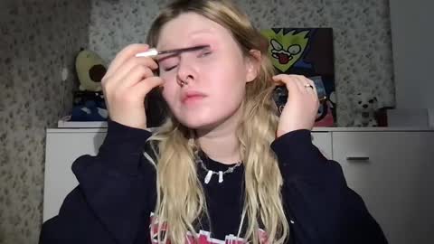 Snapshot of fairydreams_ chatting on 12/19/24, 02:35 Arisha online show from 12/19/24, 02:35