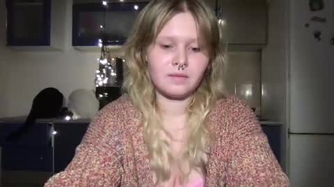 Snapshot of fairydreams_ chatting on 12/20/24, 04:04 Arisha online show from 12/20/24, 04:04