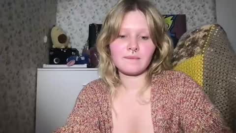 Snapshot of fairydreams_ chatting on 12/20/24, 10:11 Arisha online show from 12/20/24, 10:11