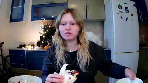 Snapshot of fairydreams_ chatting on 12/23/24, 11:47 Arisha online show from 12/23/24, 11:47