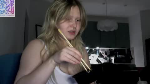 Snapshot of fairydreams_ chatting on 02/12/25, 03:05 Arisha online show from 02/12/25, 03:05