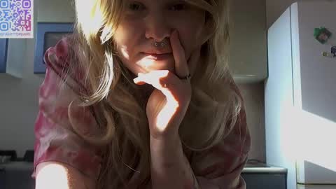 Snapshot of fairydreams_ chatting on 02/26/25, 10:47 Arisha online show from 02/26/25, 10:47