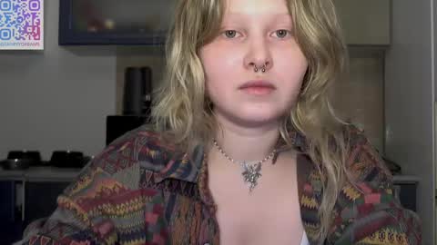 Snapshot of fairydreams_ chatting on 02/26/25, 06:32 Arisha online show from 02/26/25, 06:32