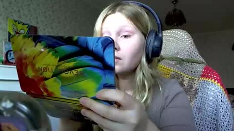 Snapshot of fairydreams_ chatting on 10/13/25, 02:06 Arisha online show from 10/13/25, 02:06